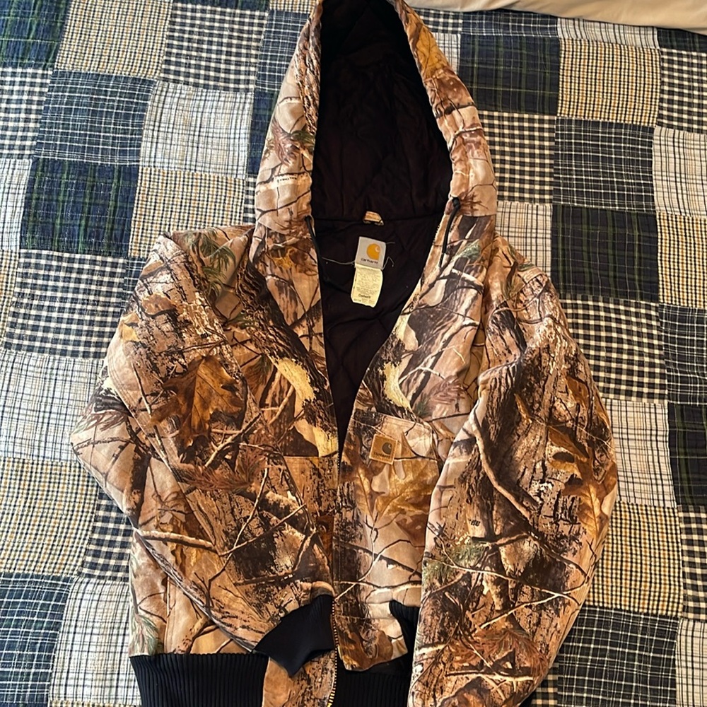 Men Medium Camo Carhartt Jacket